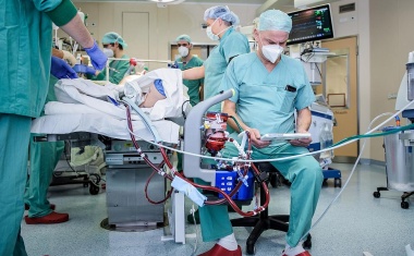 Universitätsmedizin Halle ist Erstanwender für leichtestes ECMO-/ECLS-System zur Markteinführung