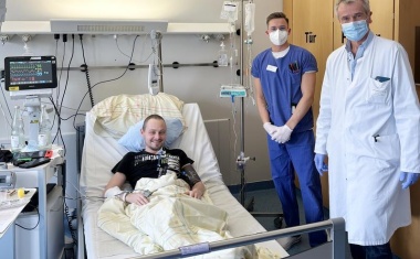 Meilenstein in der Krebsversorgung am UKW: hundertster Patient erhält CAR-T-Zelltherapie