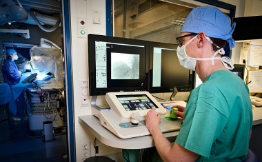 UKB: Kathetergestützte Lebertumor- und Prostata-Embolisation robotisch durchgeführt