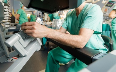 Intelligente OP-Robotik mit Scharfblick und Gefühl