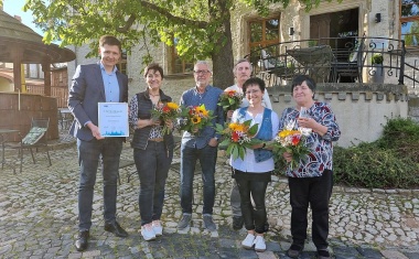 Klinikzentrum feiert 30-jähriges Betriebsjubiläum und ehrt Mitarbeitende der ersten Stunde