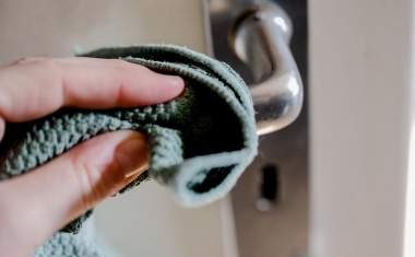 Affenpockenviren relativ stabil auf Oberflächen