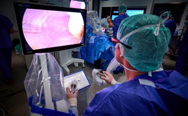 Universitätsklinikum Bonn führt neues OP-Robotik-Konzept ein