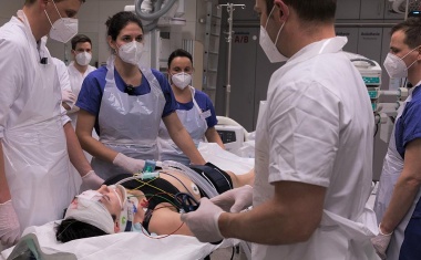 Schwerstverletztenversorgung: UKW-Lehrfilm auf Youtube mit mehr als 200.000 Aufrufen