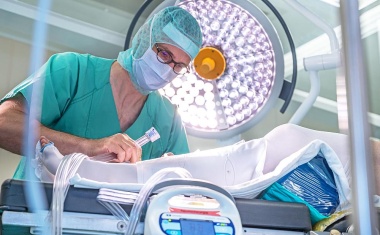 Risiko für gefährliche Komplikation nach Hirn-OPs reduzieren