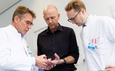 14 Stunden-OP für vier Finger