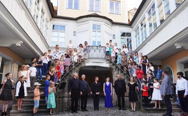 Baustellenkonzert für Nachbarschaft und Mitarbeitende