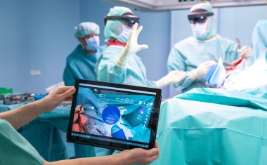 Mixed Reality erobert Operationssaal: Universitätsmedizin Halle setzt auf hochmoderne Technologien in der Schulter-Chirurgie