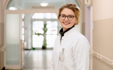 Ältere Menschen vor Implantatlockerungen schützen