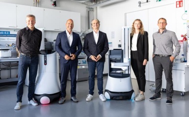 United Robotics Group und Fraunhofer IPA schließen technologische Partnerschaft und Lizenzdeal