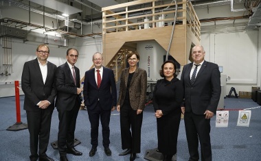 Ultrahochfeld-Spektrometer an der Goethe-Universität eingeweiht