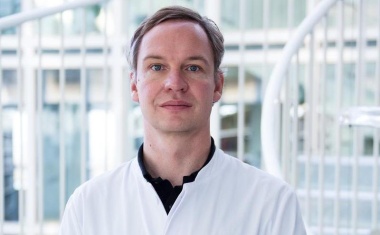 Professor Dr. Hendrik Poeck erhält EU-Spitzenförderung für Krebsforschung am UKR