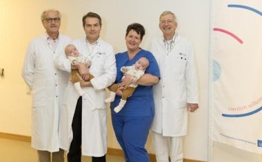 Erfolgreiche Geburt und Trennung von verbundenen Zwillingen im UKE
