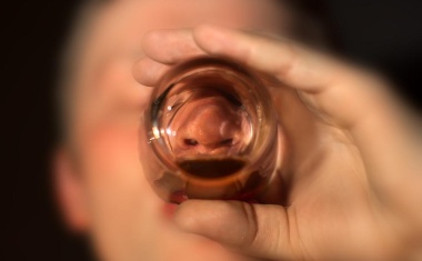 Günstiges Hormonverhältnis schützt alkoholabhängige Menschen