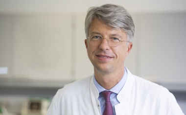 Internationale Studie zu neuer Therapie bei schwerer Bluterkrankung des Knochenmarks