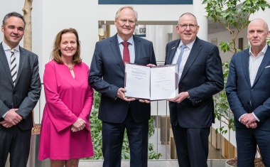 Kompetenzen vernetzen: Universitätsklinikum Halle (Saale) und BG Klinikum Bergmannstrost Halle unterzeichnen Erbbaurechtsvertrag