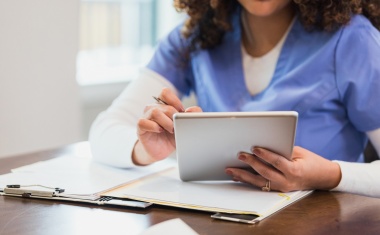 Pflegeeinrichtungen schöpfen digitale Fördergelder nicht aus