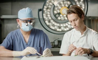 Der Chefkoch, der Chirurg und das schwierigste Kochbuch der Welt