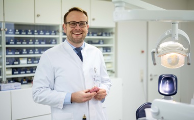 Prof. Christian Kirschneck leitet die Kieferorthopädie am Universitätsklinikum Bonn