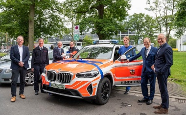Neues Einsatzfahrzeug der Björn Steiger Stiftung für das Universitätsklinikum Bonn