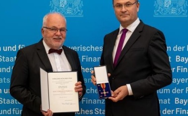 Hohe Auszeichnung für Prof. Dr. Ernst Holler