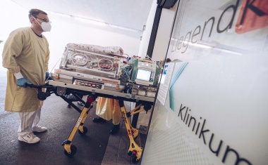 Klinikum Stuttgart nimmt Patienten aus zerstörtem Kinderkrankenhaus in Kiew auf