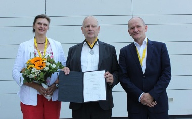 Dr. Ulrich Clever mit Albert-Schweitzer-Medaille ausgezeichnet