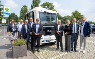 Offizielle Inbetriebnahme der automatisiert fahrenden UKB Shuttle Busse