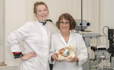 Augenklinik des UKB leitet weltweit größte Studie zu psychosozialen Folgen von Schielen bei Erwachsenen