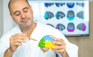 Alzheimer-Studie: Zusammenhang zwischen verändertem Hirnstoffwechsel und dem Protein Alpha-Synuclein entdeckt