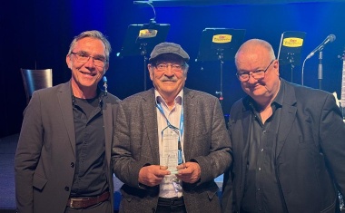 Professor Wolfgang Kiefer erhält den ESULaB 2024 Lifetime Achievement Award in Jena