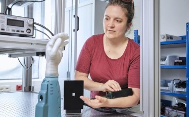 Berührungslose Prothetik-Steuerung - feinfühlige Armprothesen
