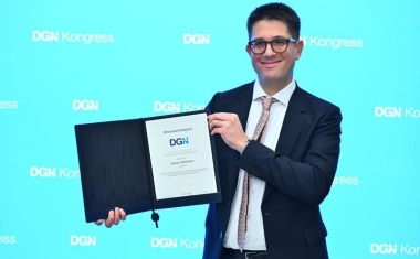 Prof. Lucas Schirmer erhält den DGN-Wissenschaftspreis
