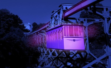 Pankreaskrebs: Uniklinikum macht Betroffenen mit farbenfroher Aktion Mut