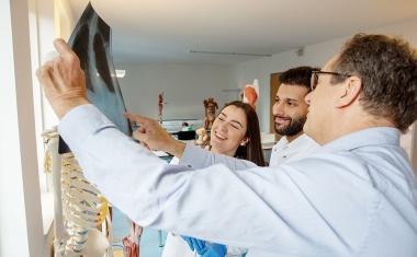 Helios und die IRO Group bieten Medizinstudierenden eine universitäre Ausbildung auf Spitzenniveau