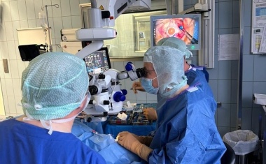 Operation mit Port-Delivery-System bei altersabhängiger Makuladegeneration