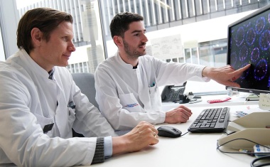 „Blutwäsche“ mit Licht macht Krebs-Immuntherapien viel verträglicher