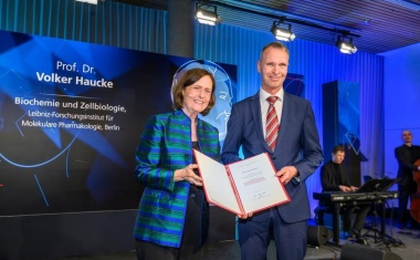 Professor Dr. Volker Haucke mit Leibniz-Preis 2025 der Deutschen Forschungsgemeinschaft geehrt