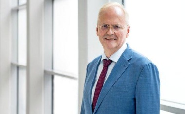 Halle: Prof. Dr. Thomas Moesta gibt Vorstandsvorsitz und Amt als Ärztlicher Direktor ab