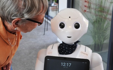 Humanoide Roboter können die Gesundheit von Pflegebedürftigen verbessern
