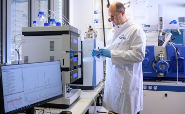 Möglicher Ansatzpunkt für Früherkennung: erste Anzeichen bereits rund ein Jahrzehnt vor prognostiziertem Symptombeginn
