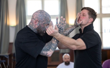 DRK Kliniken Berlin setzen Trainings zur Körperlichen Deeskalation ein