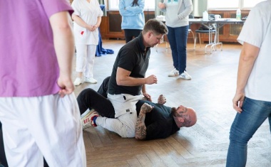 DRK Kliniken Berlin setzen Trainings zur Körperlichen Deeskalation fort