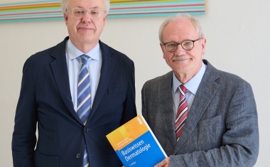 Prof. Dr. Henning Hamm für dermatologisches Lehrbuch ausgezeichnet