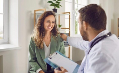 Doppelte CAR-T-Zelltherapie zeigt Erfolg bei seltener Autoimmunerkrankung