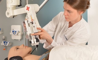 Roboter behandelt Verletzte im Flug