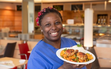 Neue Kunstausstellung im Rotes Kreuz Krankenhaus: Internationale Lieblingsgerichte