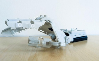 Exoskelette, die Patienten jeden Alters und Geschlechts den Weg zurück in den Alltag ebnen