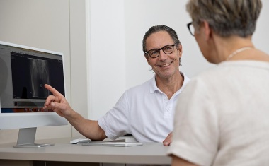 ATOS Klinik Wiesbaden setzt innovative Stammzellentherapie zur Behandlung von Arthrose ein