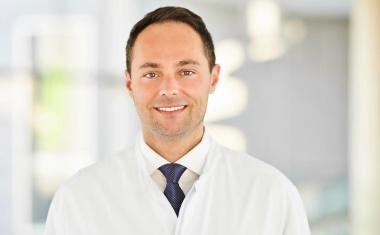 Kliniken Köln: Priv.-Doz. Dr. Christopher Schmeel wird Chefarzt der Strahlentherapie